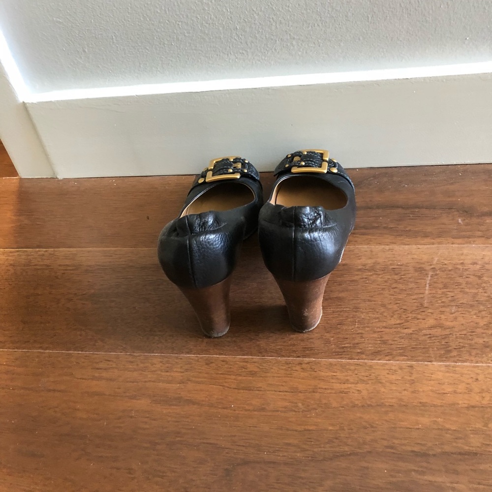 Chloe Pumps with Gold Buckle - 37.5 - Picture 4 of 5